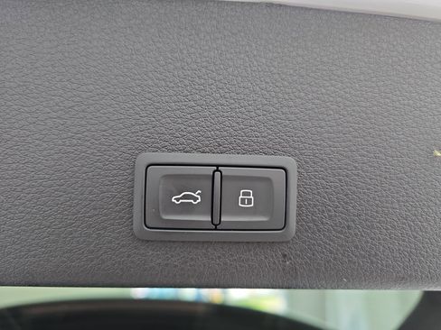 Used 2023 Audi e-tron Premium Plus w/ Premium Plus Package image 13