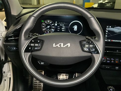 Certified 2023 Kia Niro Wave w/ Wave Preserve Package FWD image 27