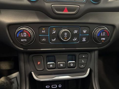 Used 2020 GMC Terrain Denali w/ GMC Pro Grade Package AWD/4WD image 30