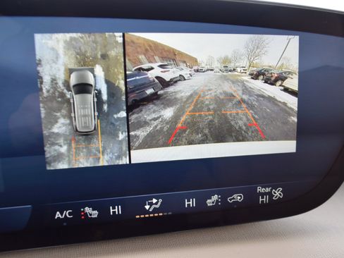 Used 2025 Buick Enclave Preferred image 22