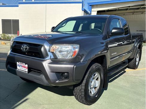 Used 2012 Toyota Tacoma 4x4 Access Cab w/ SR5 Pkg image 2