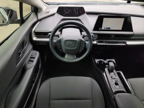 Used 2025 Toyota Prius LE FWD image 18