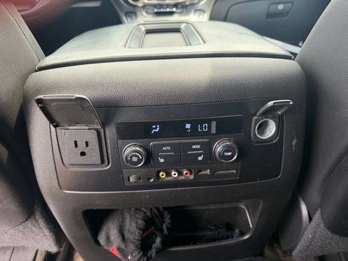 Used 2015 Chevrolet Suburban LT AWD/4WD image 28