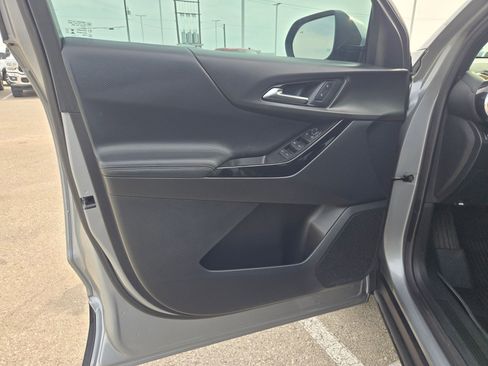 Used 2025 Chevrolet Equinox LT image 12