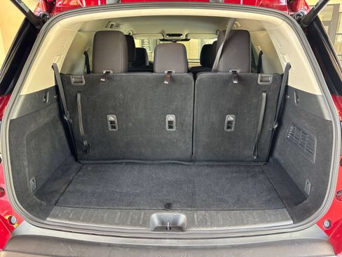 Used 2025 Nissan Pathfinder SV FWD image 25