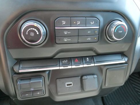 Certified 2020 Chevrolet Silverado 1500 Custom w/ Custom Value Package AWD/4WD image 27