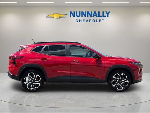 Used 2026 Chevrolet Trax RS FWD image 6