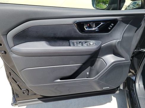 Used 2025 Subaru Forester Touring AWD/4WD image 7