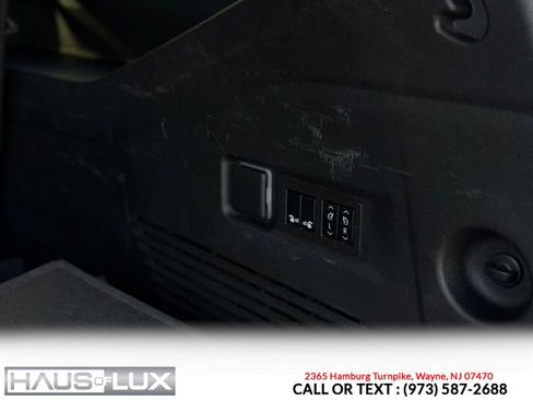 Used 2023 Chevrolet Suburban Premier image 31