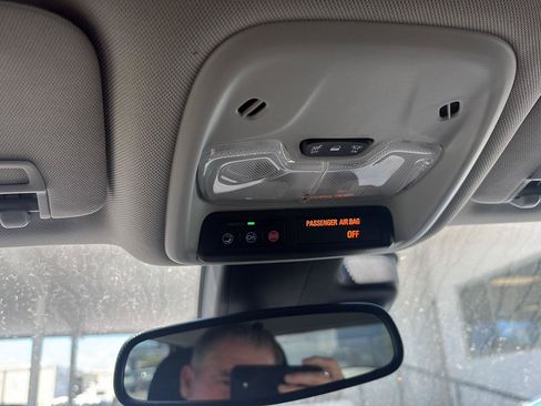 Used 2023 Chevrolet Bolt EUV LT w/ Convenience Package FWD image 12