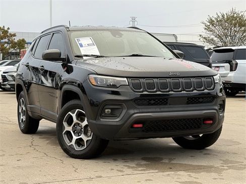 Used 2022 Jeep Compass Trailhawk w/ Trailhawk Elite Group image 2