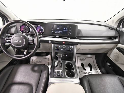 Certified 2024 Kia Carnival LX image 3