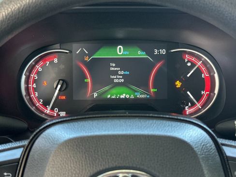 Used 2025 Toyota RAV4 XLE FWD image 22