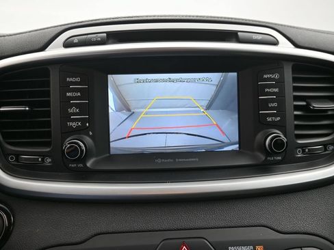 Used 2017 Kia Sorento FWD image 13