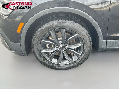 Used 2024 Volkswagen Tiguan SE image 40