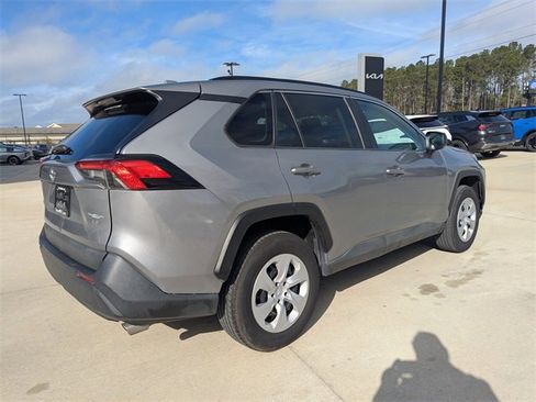 Used 2020 Toyota RAV4 LE image 3