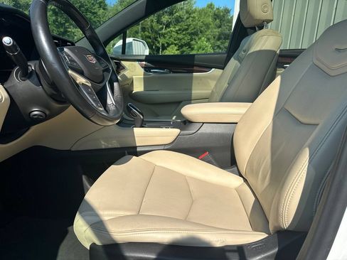 Used 2018 Cadillac XT5 Premium Luxury FWD image 9