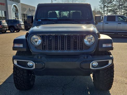 New 2025 Jeep Gladiator Sport image 2