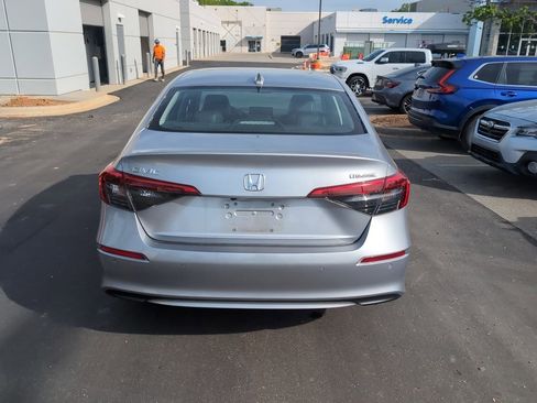 Used 2023 Honda Civic Touring image 6