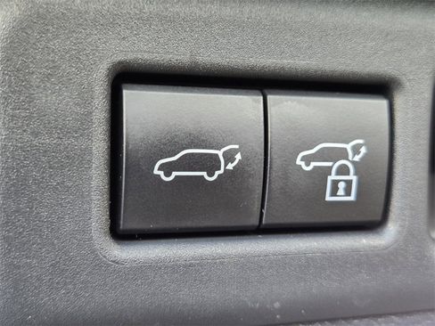 Used 2024 Toyota Sequoia Platinum image 18