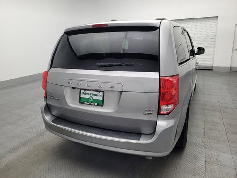 Used 2017 Dodge Grand Caravan SXT image 7