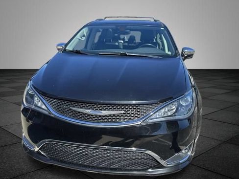 Used 2018 Chrysler Pacifica Limited w/ Tire & Wheel Group FWD image 13