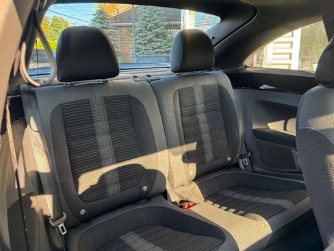 Used 2012 Volkswagen Beetle Launch Edition FWD image 13