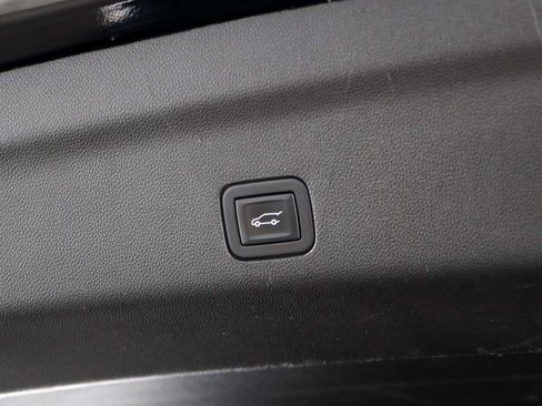 Used 2023 Chevrolet Tahoe LT image 34