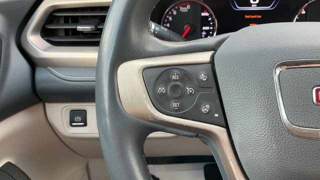 Used 2023 GMC Acadia Denali w/ Denali Technology Package AWD/4WD image 12