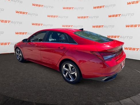 Used 2023 Hyundai Elantra Limited w/ Preferred Accessory Package FWD image 3