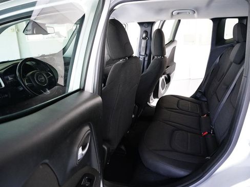 Used 2018 Jeep Renegade Latitude w/ UConnect 8.4 Nav Group image 12