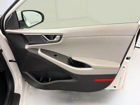 Used 2020 Hyundai Ioniq SEL image 32