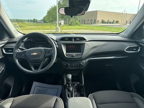 Used 2023 Chevrolet TrailBlazer LT FWD image 12