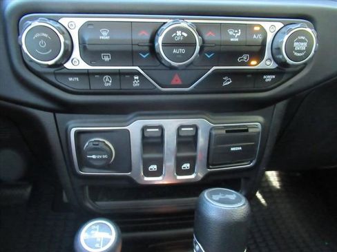 Used 2020 Jeep Wrangler Sport AWD/4WD image 25