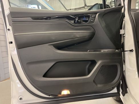 Used 2025 Honda Odyssey Elite image 9