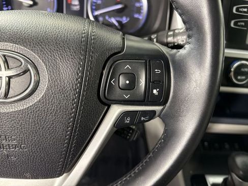 Used 2018 Toyota Highlander XLE AWD/4WD image 12