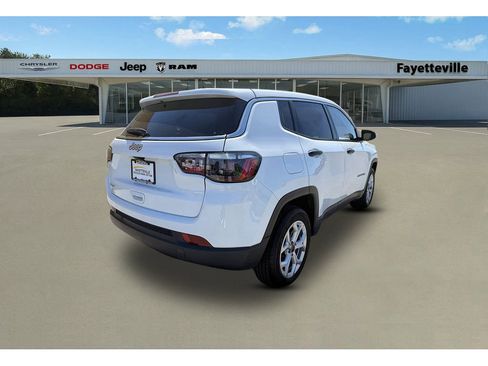 Used 2025 Jeep Compass Sport image 3