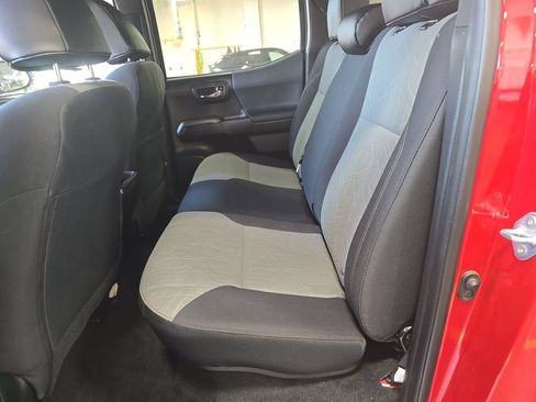 Used 2021 Toyota Tacoma TRD Sport AWD/4WD image 4