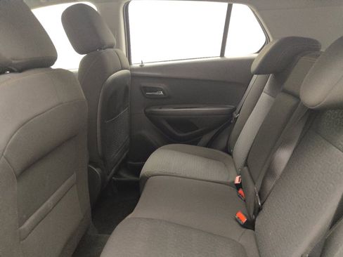 Used 2021 Chevrolet Trax LS AWD/4WD image 18