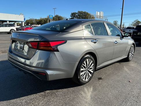 Used 2024 Nissan Altima 2.5 SV image 7