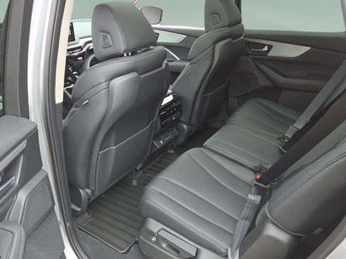New 2026 Acura MDX SH-AWD image 11
