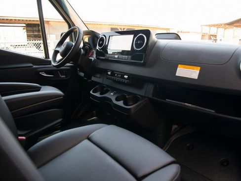 Used 2025 Mercedes-Benz Sprinter 2500 image 28