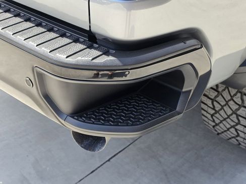 Used 2025 Chevrolet Silverado 2500 ZR2 w/ Technology Package image 30