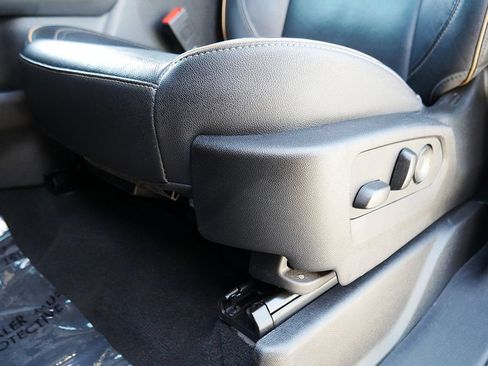 Used 2022 GMC Yukon AT4 AWD/4WD image 12