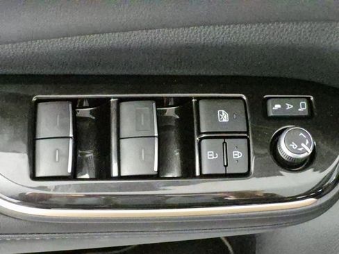 New 2025 Toyota Crown Signia image 14