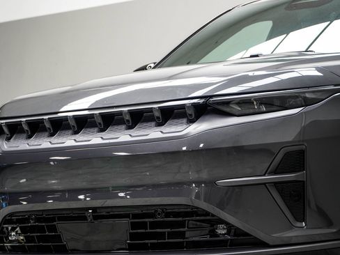 Used 2024 Jeep Wagoneer Launch Edition image 2