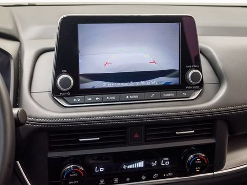 Used 2025 Nissan Rogue SV AWD/4WD image 16