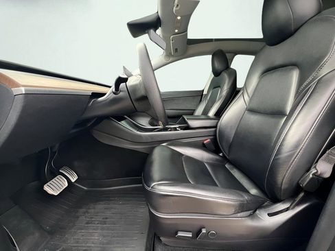 Used 2022 Tesla Model Y Long Range image 16