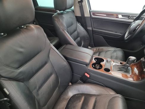 Used 2014 Volkswagen Touareg Lux image 21