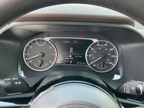 Used 2021 Nissan Rogue SV FWD image 10